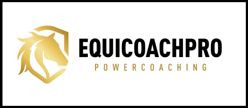 Logo van Equicoachpro, met een gouden paardenhoofd in een schild, en de tekst