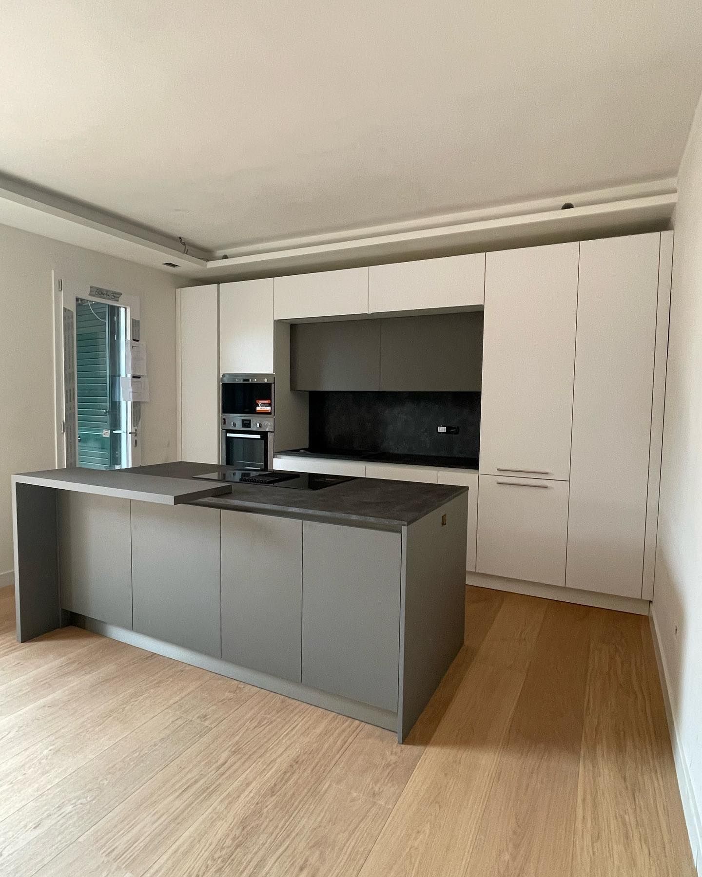 Ante e top in laminato.