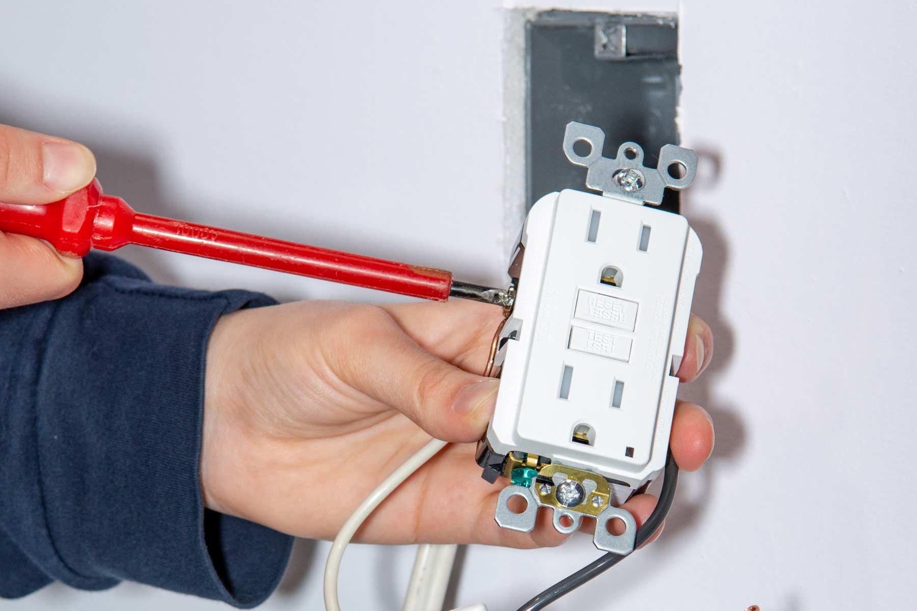 Installing GFCI Circuit Breaker vs GFCI Outlets