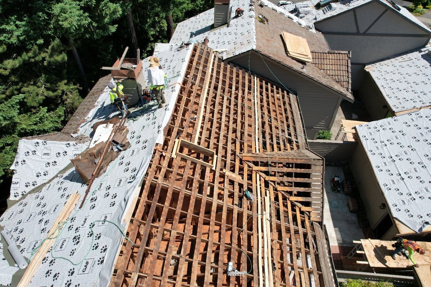 Riverside Roofing & Gutters