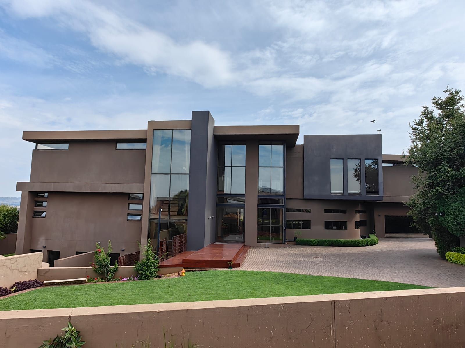 A modern large new house where Steyn's Plumbing in Pretoria installed the plumbing.