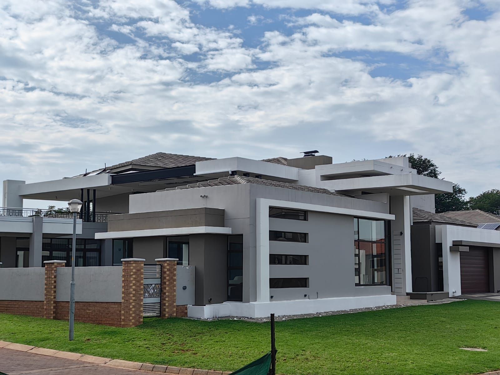 A modern new house where Steyn's Plumbing installed the plumbing.