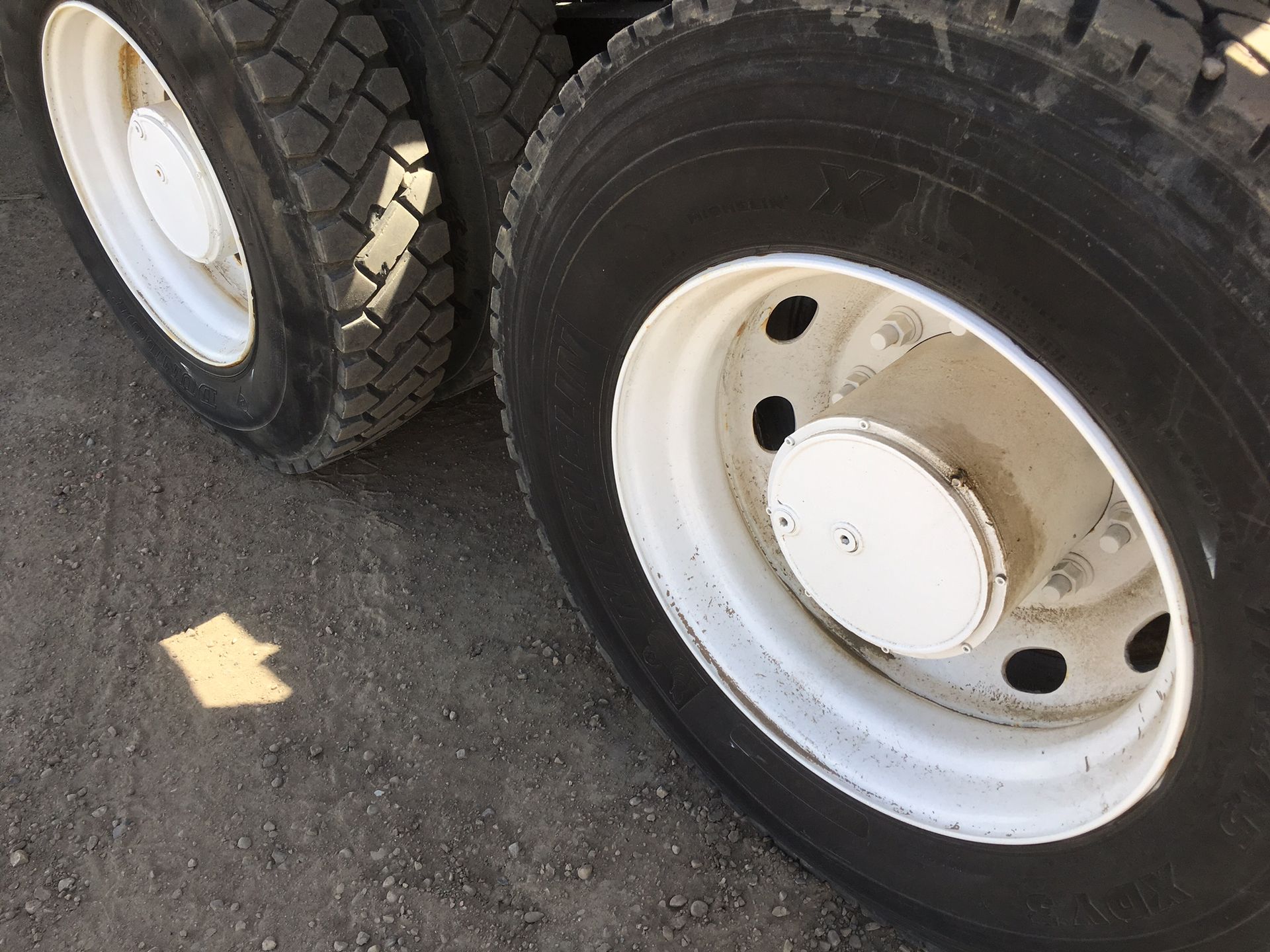 Used 1997 Kenworth T800 T/A T/A Bed Truck For Sale