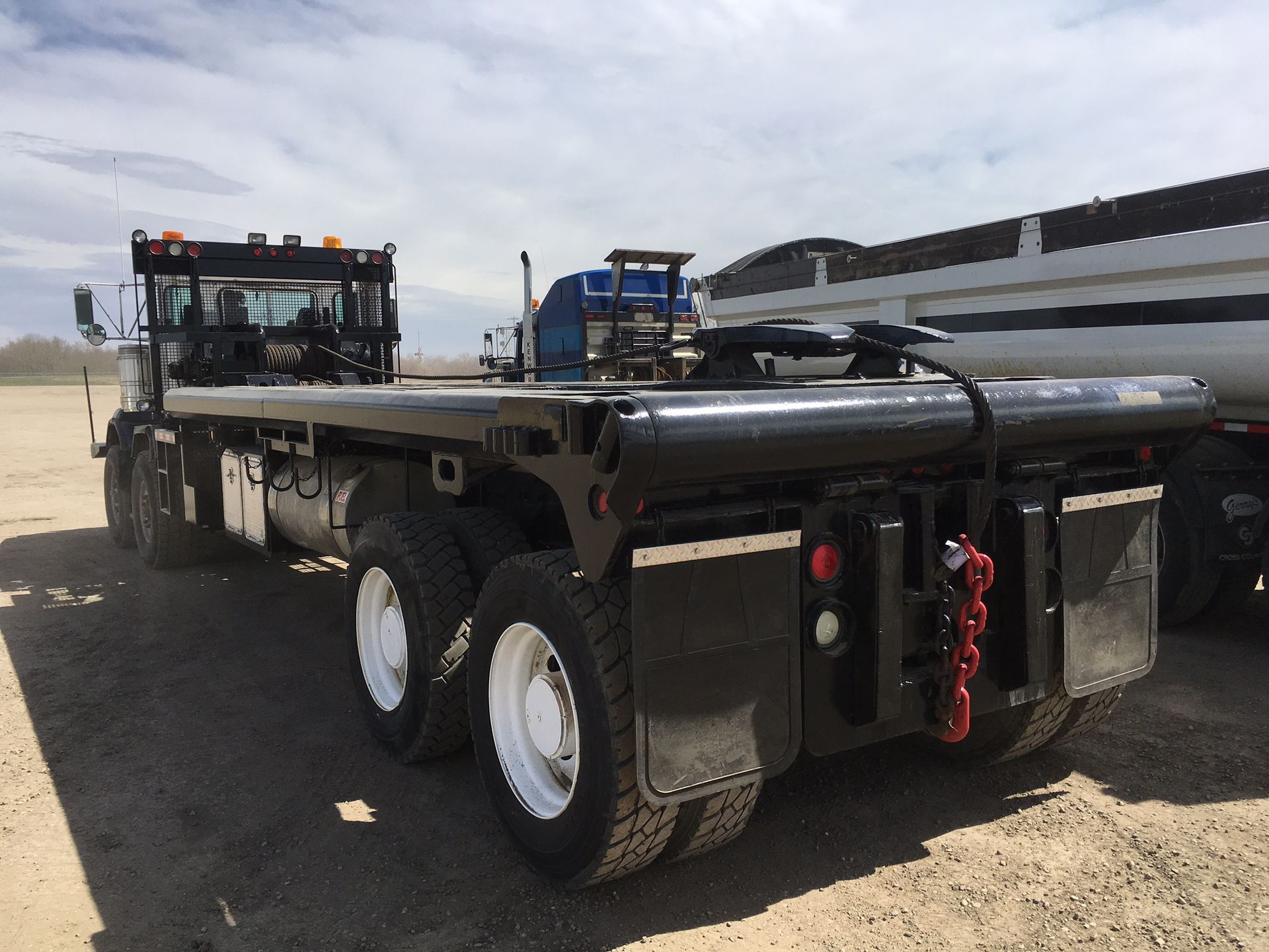 Used 1997 Kenworth T800 T/A T/A Bed Truck For Sale