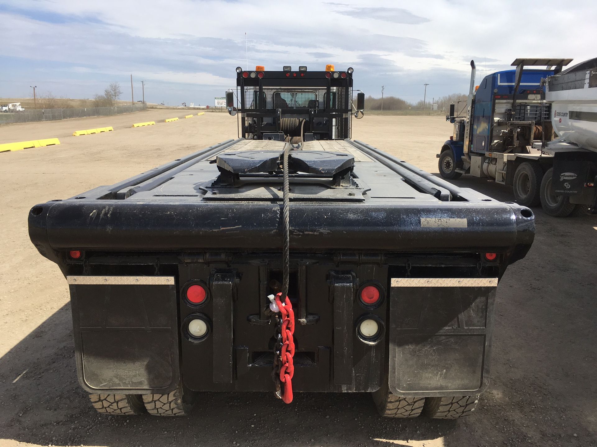 Used 1997 Kenworth T800 T/A T/A Bed Truck For Sale