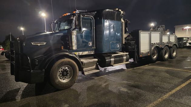 heavy tow truck