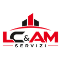Logo di LC&AM Servizi in nero, rosso e bianco con edifici stilizzati sopra il testo.