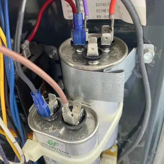 Hvac Contractor Bradenton - a close up of a capacitor with the word se on it