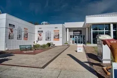 Hvac-Contractor-Bradenton-A large white building with a statue in front of it.