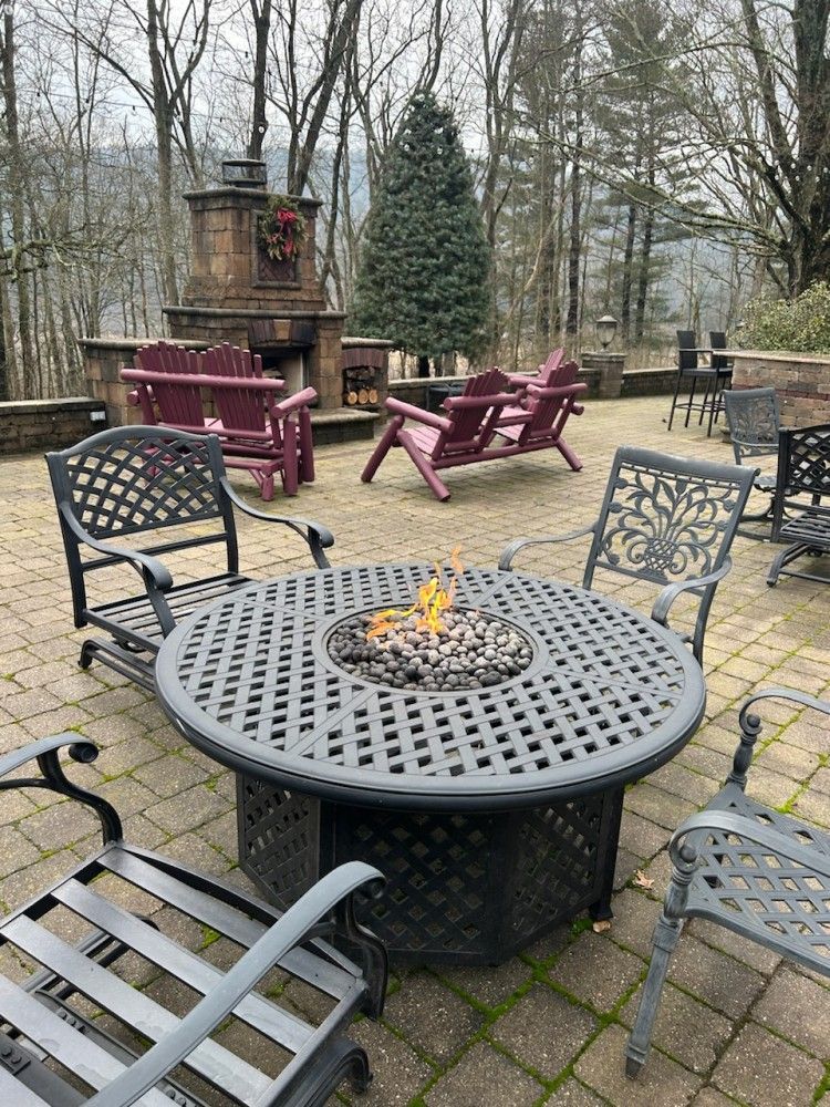 There is a fire pit in the middle of the table.