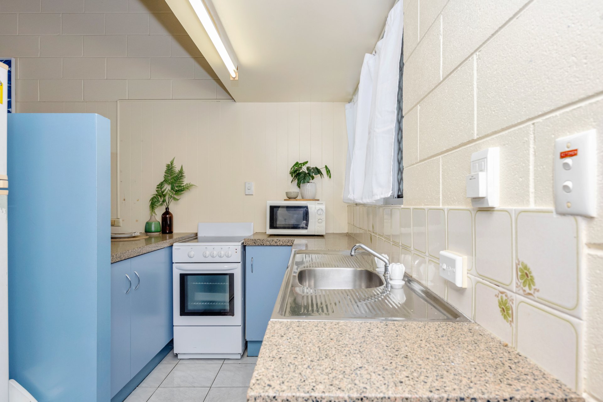 Budget motel on Strand, Townsville. 2 bedroom apartments.