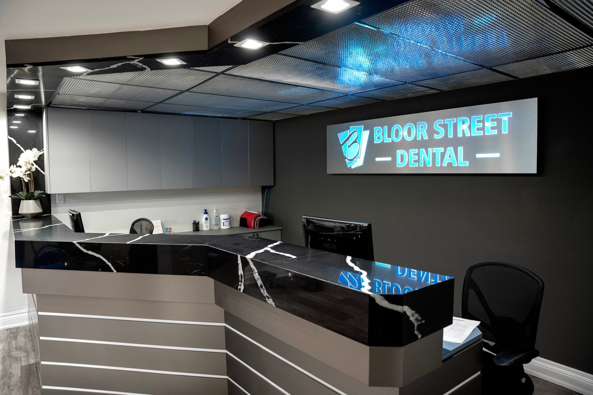 a dental office with a sign that says bloor street dental | Bloor Street Dental | Best Family and Cosmetic Dentist In Mississauga For Implants, Braces, and Invisalign