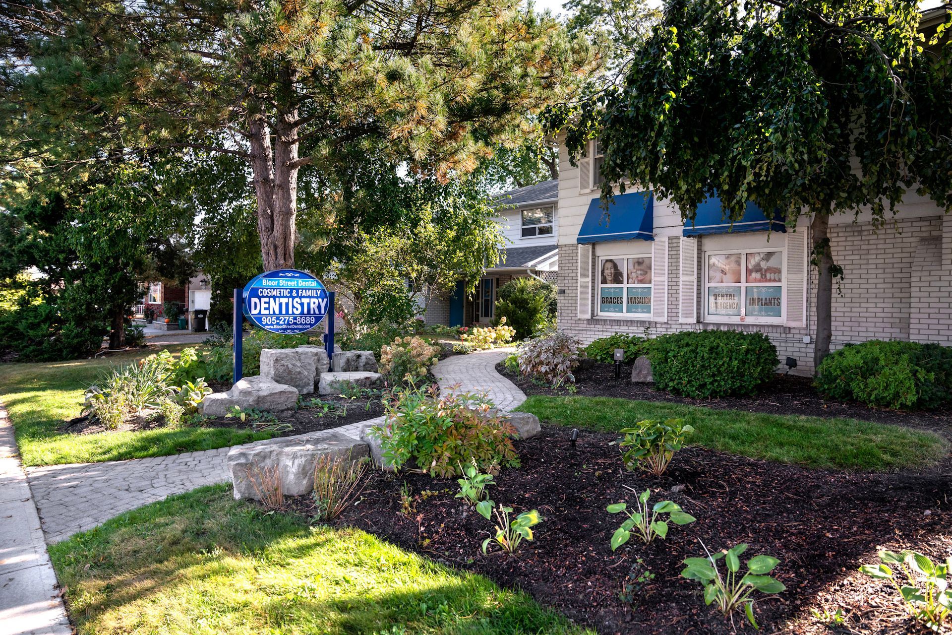 a dental office with a sign that says cosmetic & family dentistry | Outside a dental office | Bloor Street Dental | Best Family and Cosmetic Dentist In Mississauga For Implants, Braces, and Invisalign