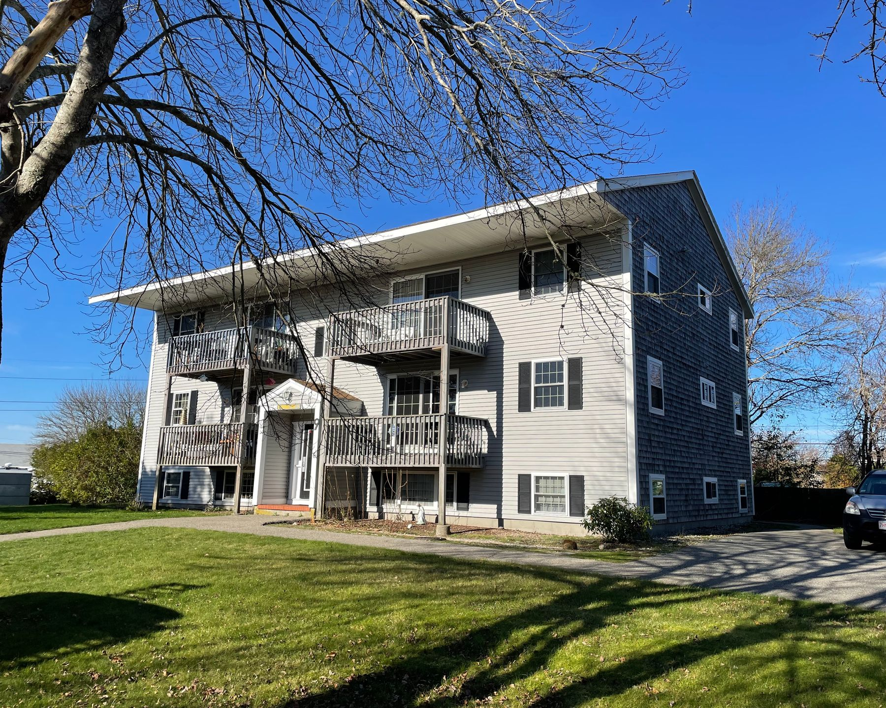 9 THOMAS AVE