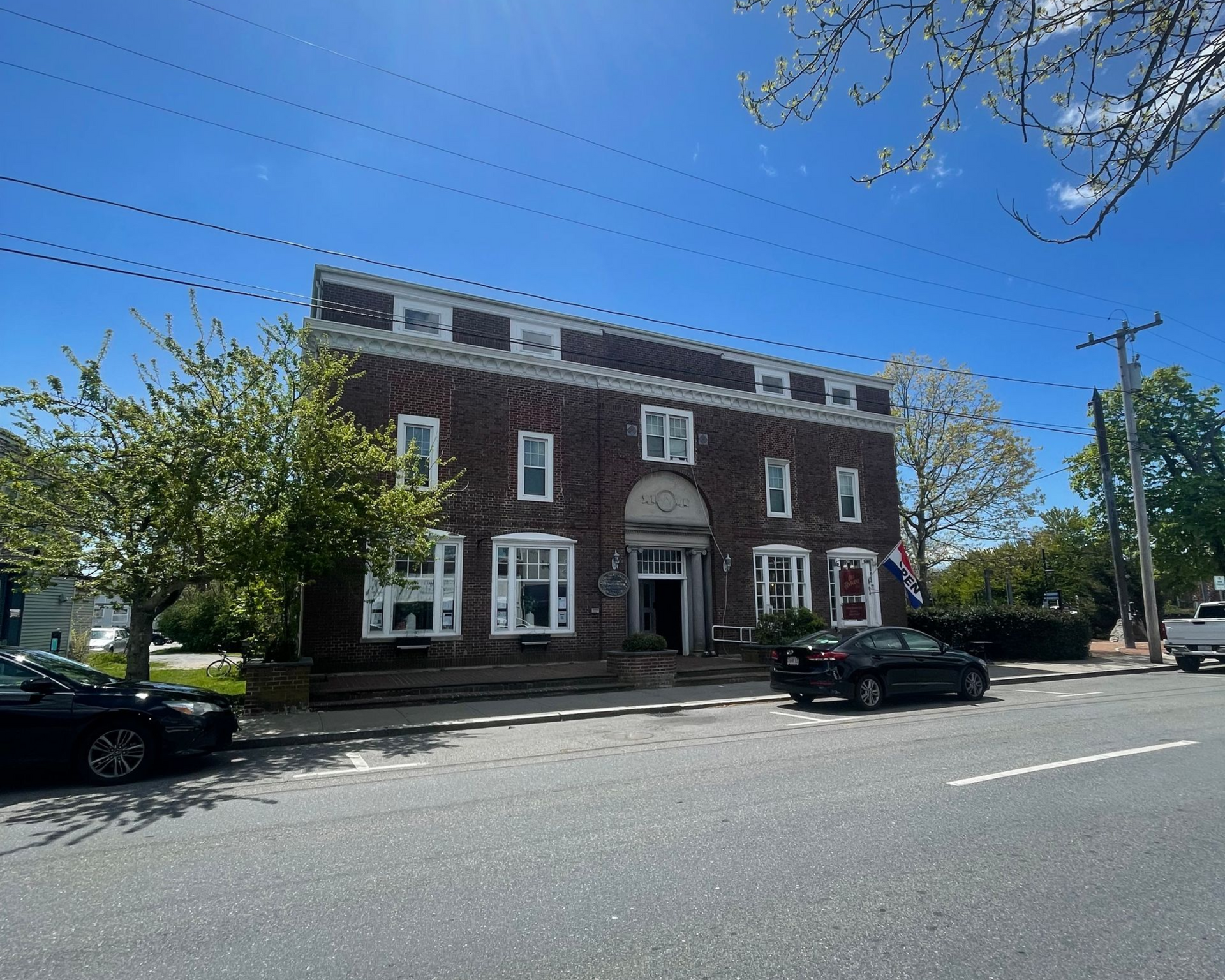 357 MAIN ST