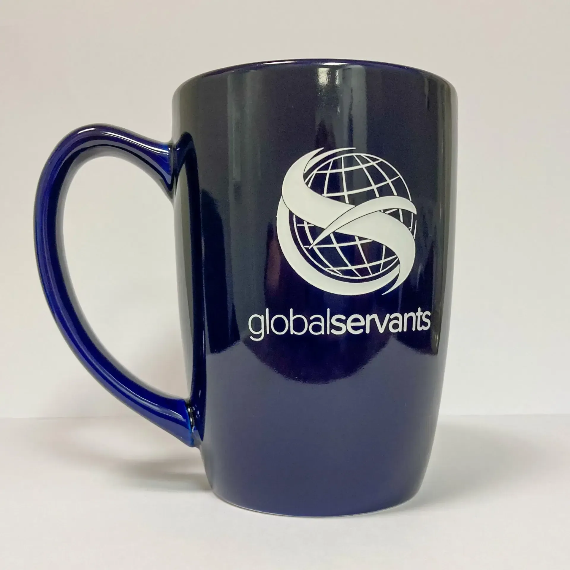 A blue coffee mug with the words globalservants on it