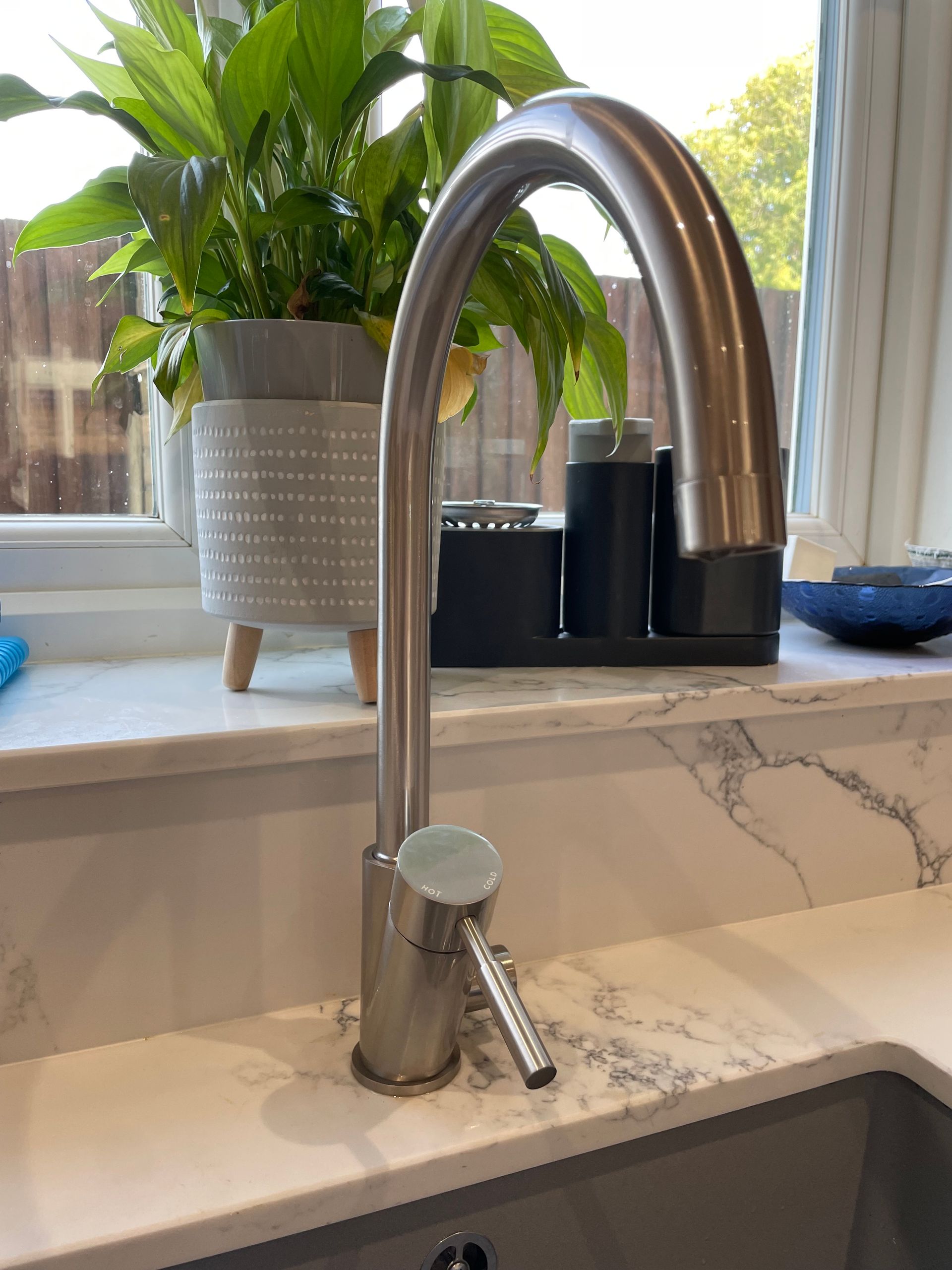 Tri-flow taps