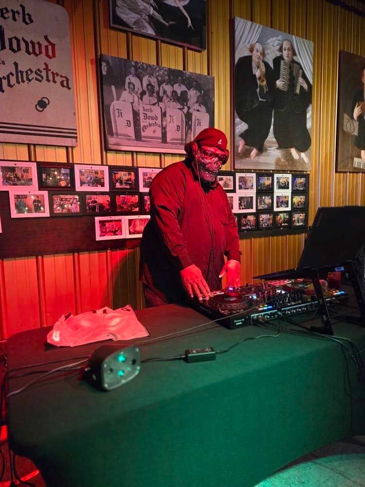 live music dj