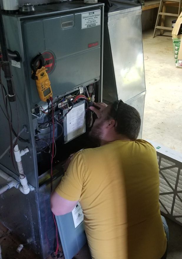 HVAC tech fixing air conditioner
