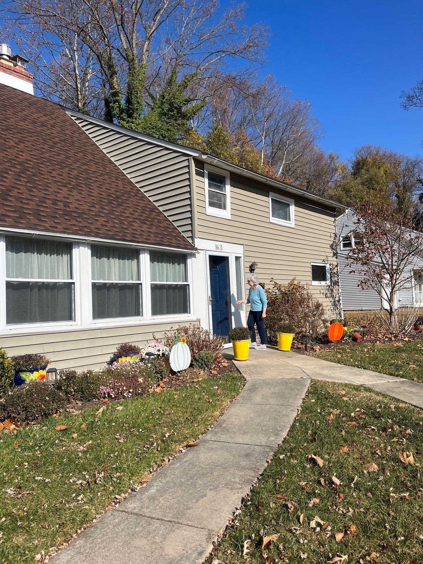 Wyndmoor PA home with asphalt shingle roofing and siding