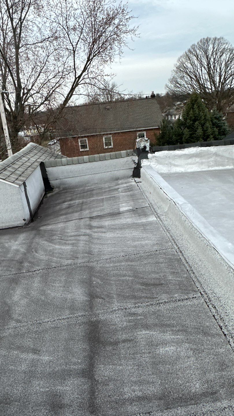 Flat roofing system and roof edge details on Mary’s Road in Ardmore, PA
