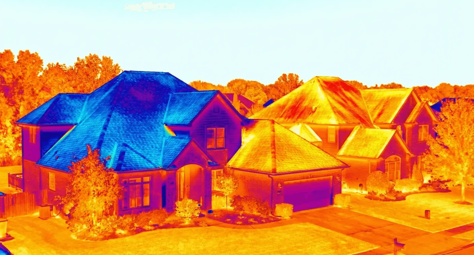 Thermal image showing cool reflective roof vs hot dark roof, illustrating the best type of roof for energy efficiency in sunny climates.