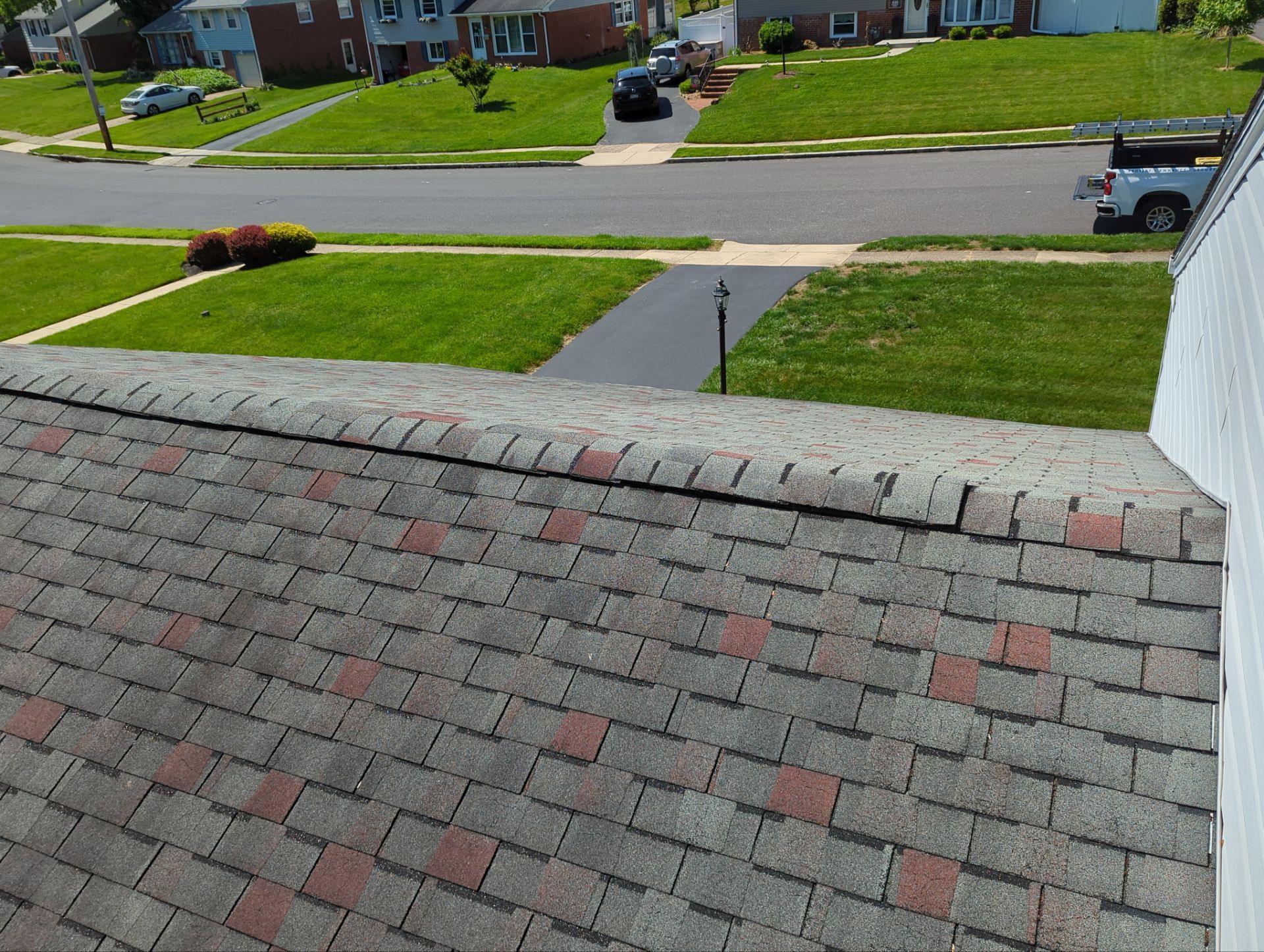 Residential asphalt shingle roof with contrasting ridge cap on Maddock Road in Springfield PA
