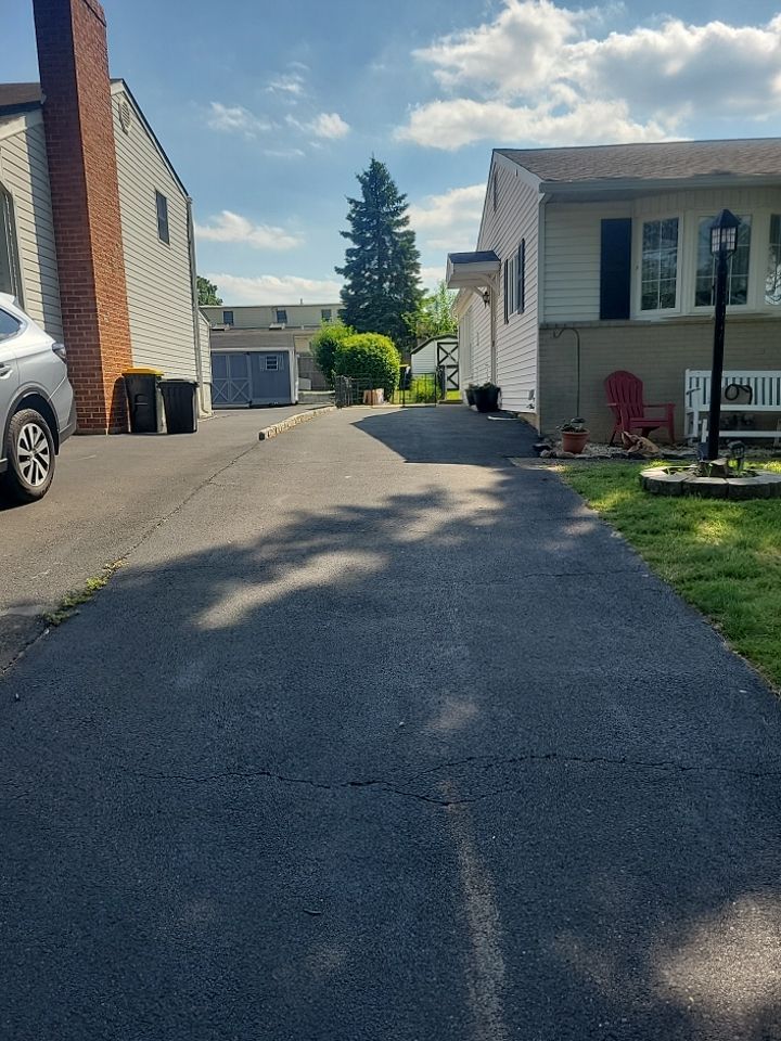Residential home on Forest Avenue following a professional roof replacement project