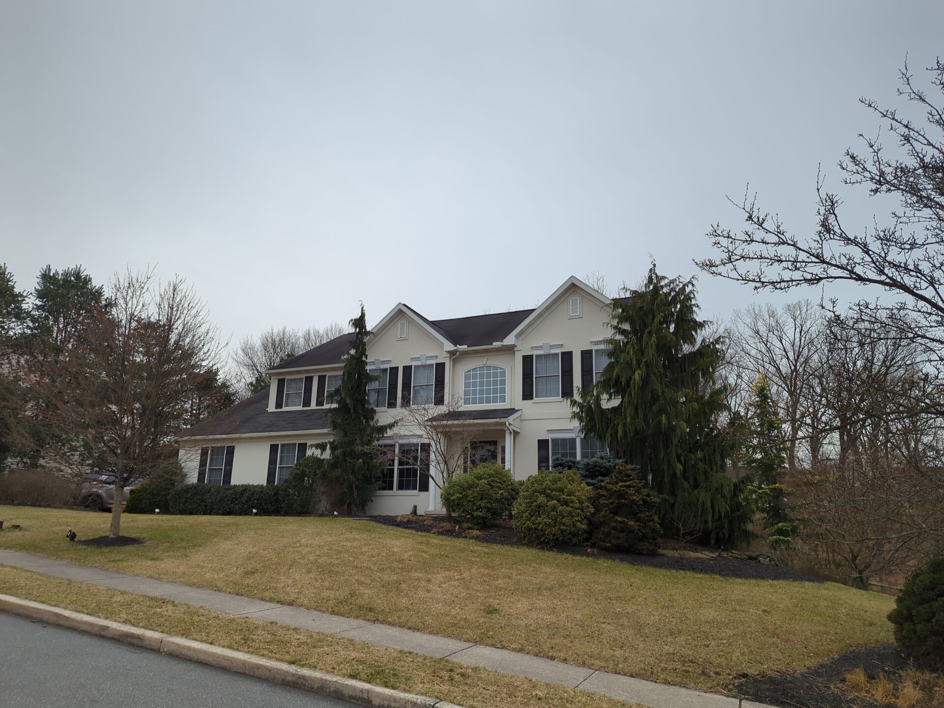 Large two-story home and asphalt shingle roof on Ridgeway Circle