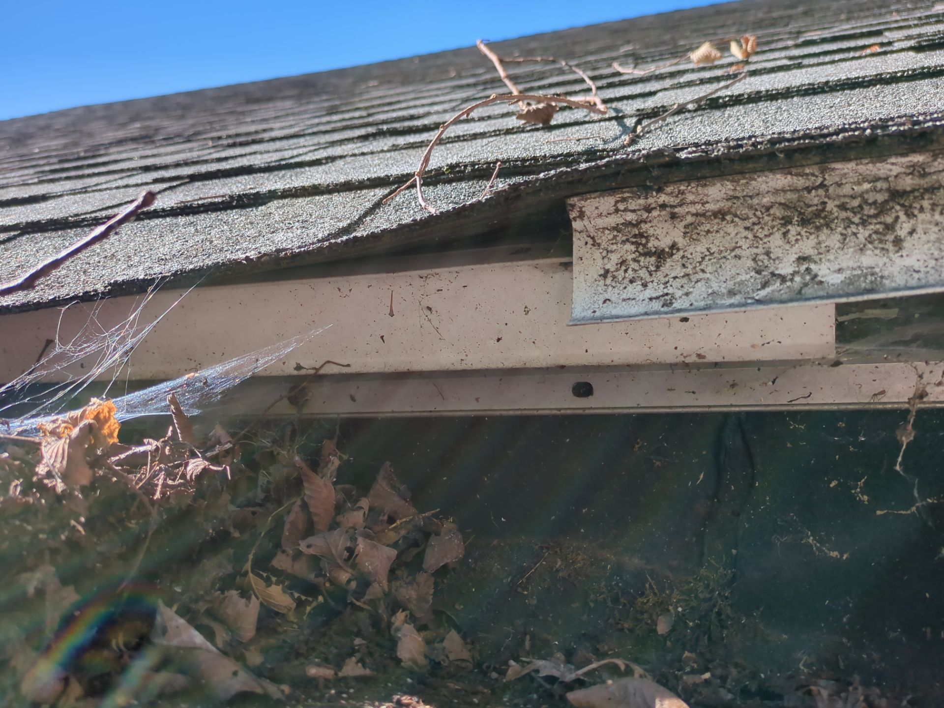 Clogged gutter and damaged drip edge causing improper roof drainage on Pear Avenue in Manchester, PA.