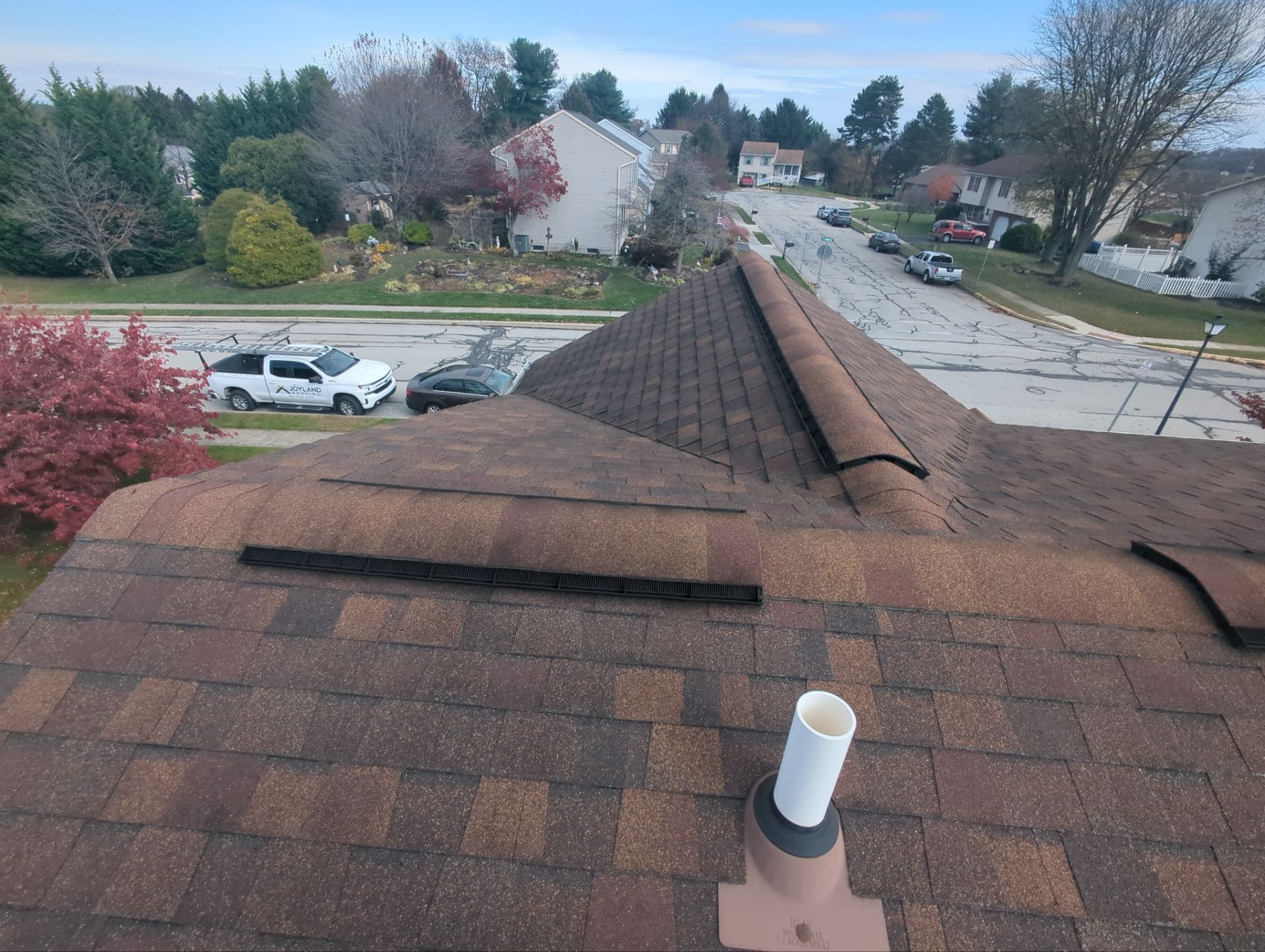 Architectural asphalt shingle roof replacement with ridge vent system on East Parkview Drive in Manchester, PA by Joyland Roofing.
