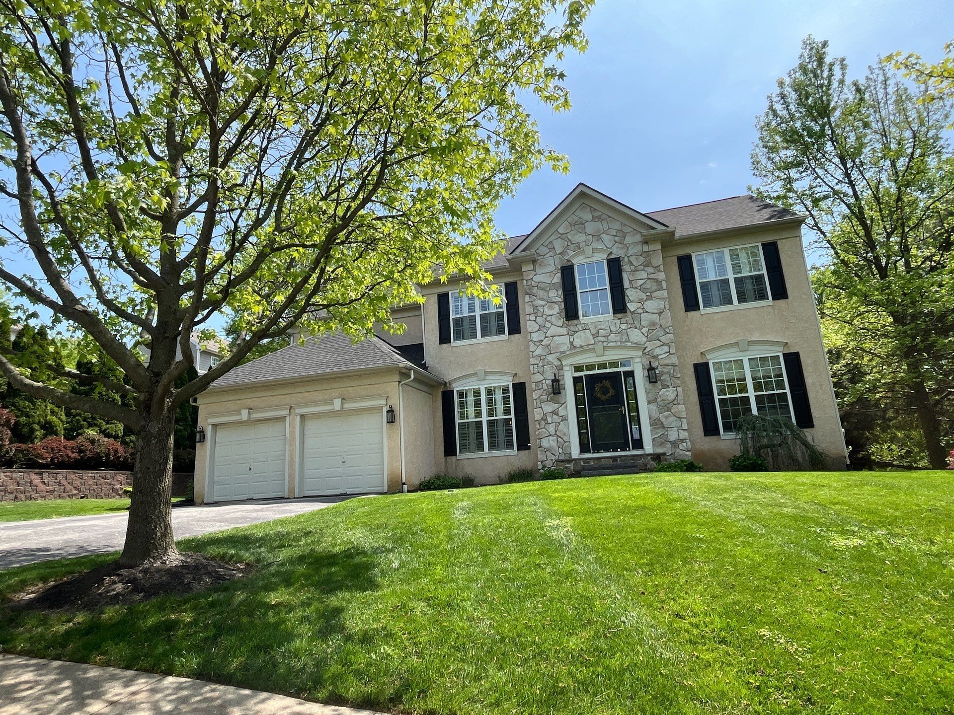 Asphalt shingle roof replacement on Evelyn Drive in King of Prussia, PA