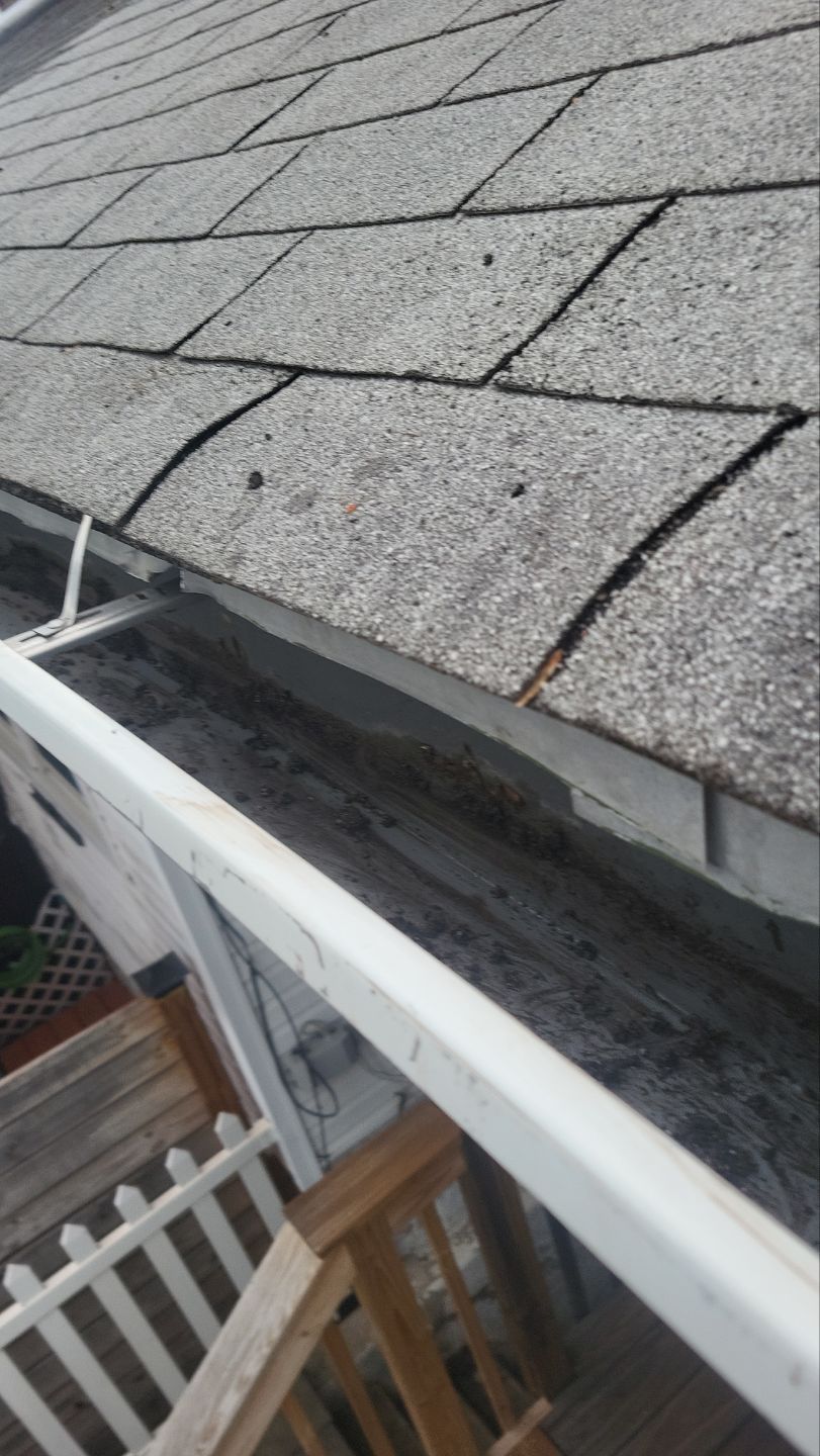 Roof shingle condition and gutter area on West Mount Vernon Street in Lansdale, PA