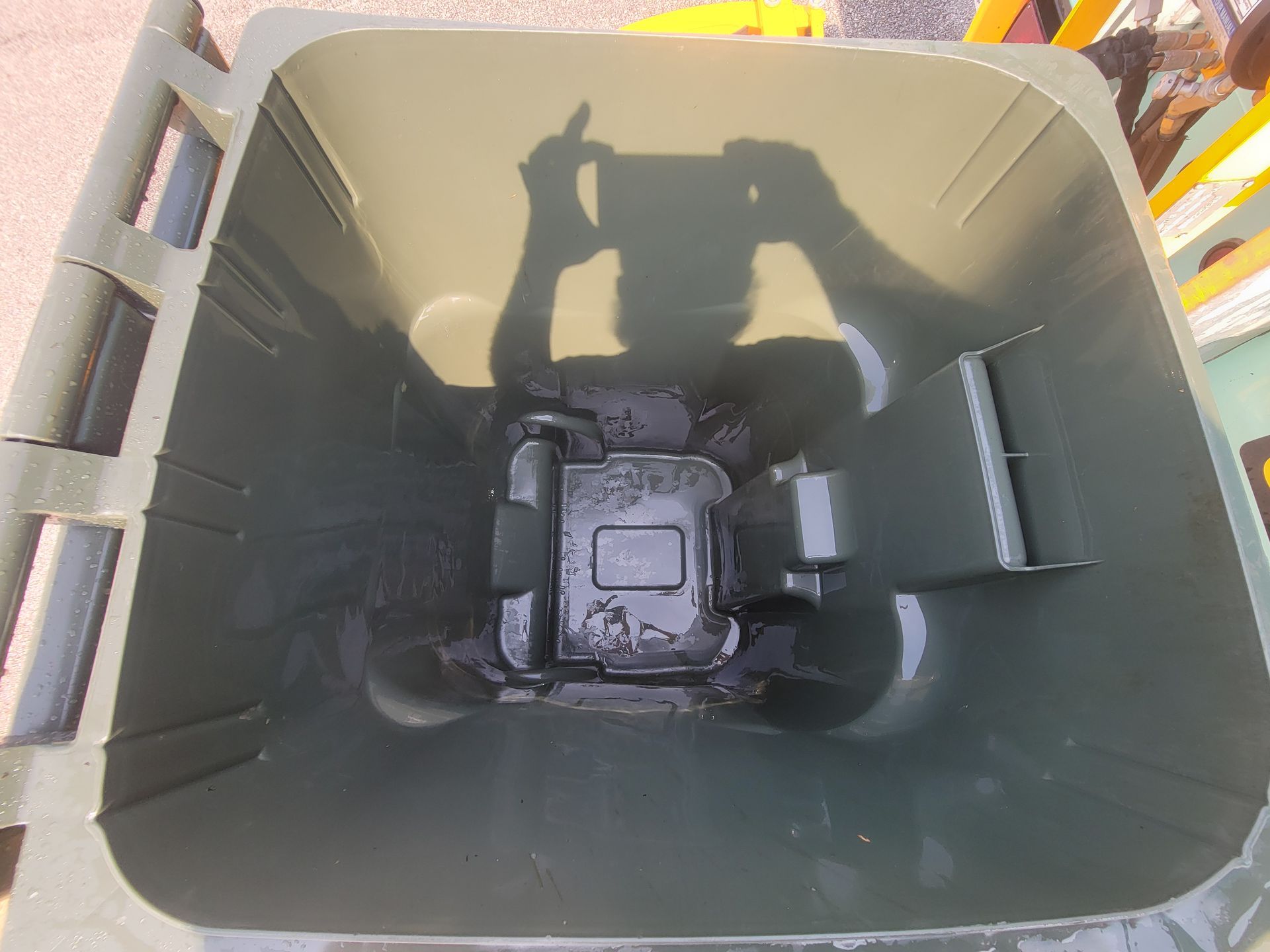 Garbage Bin Services 18