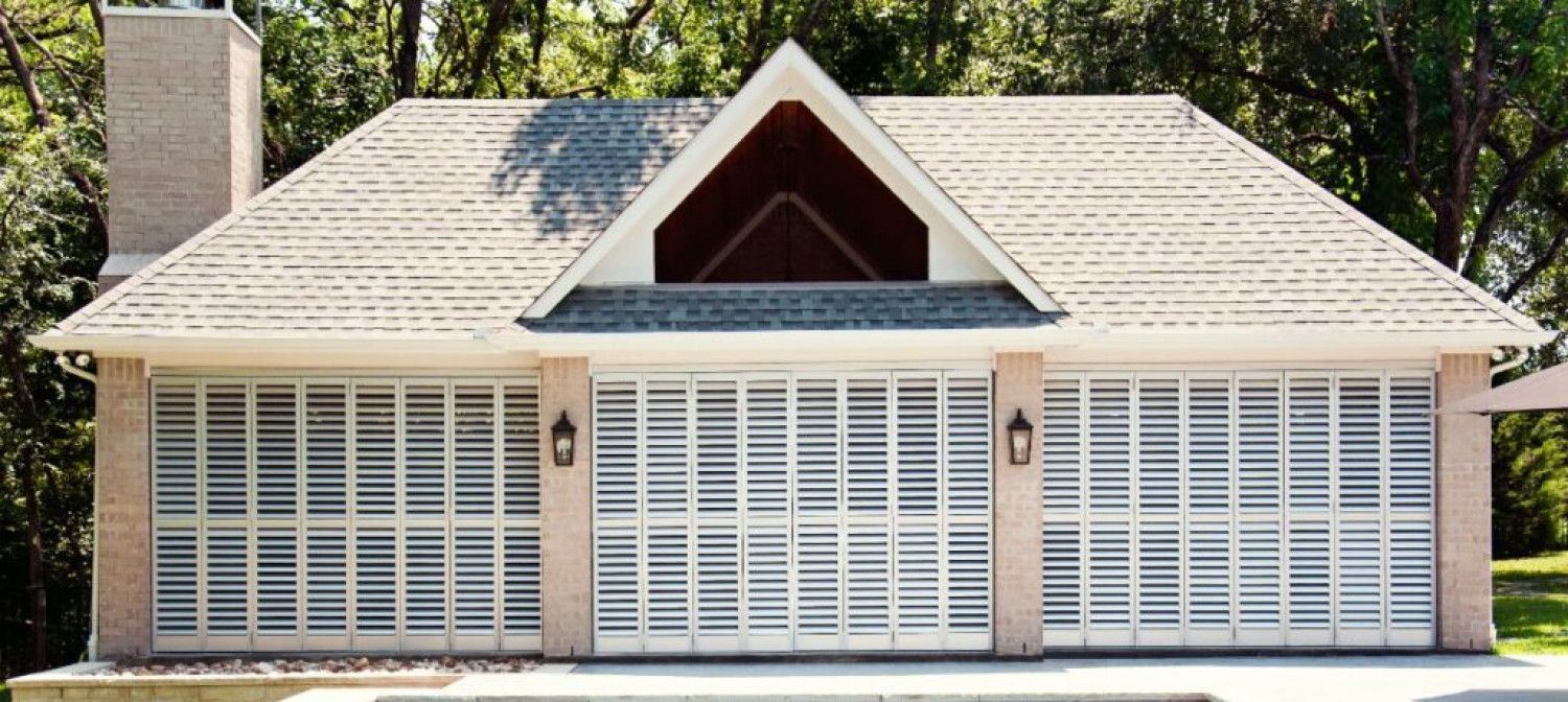 A large house with a roof that has a triangle on it