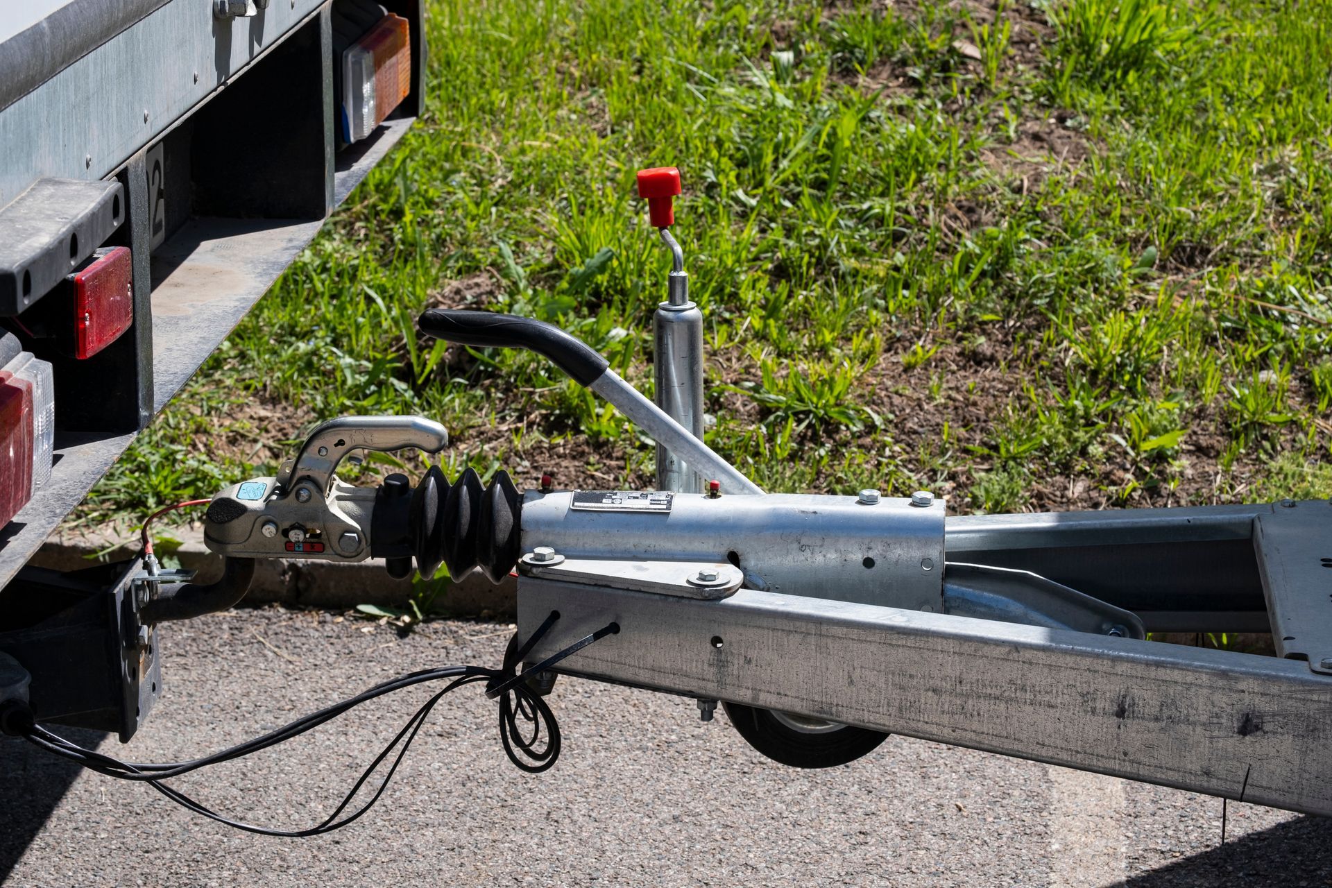 Trailer hitch coupler with safety chains