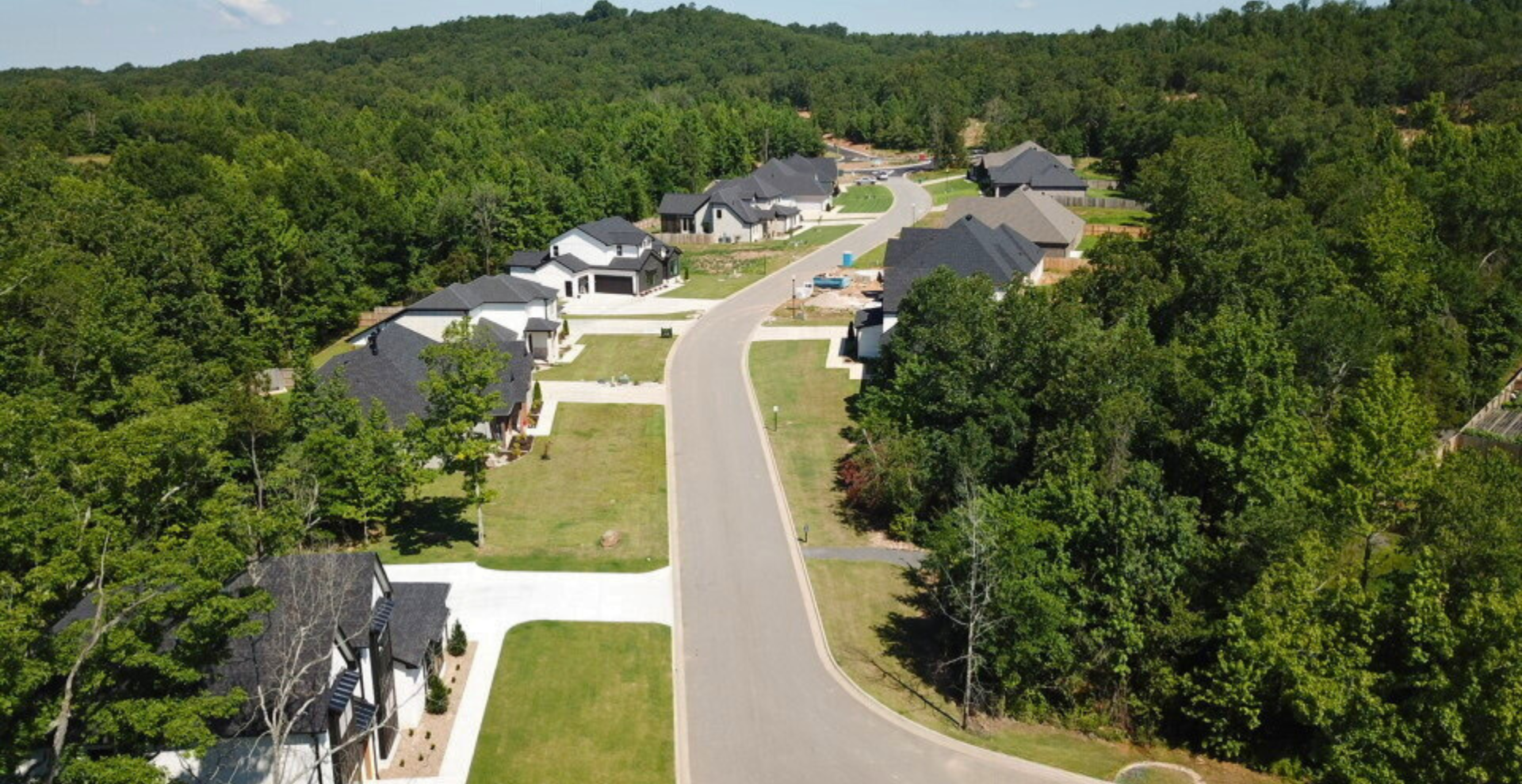 new construction homes lined up in a neighborhood in maumelle arkansas. 
