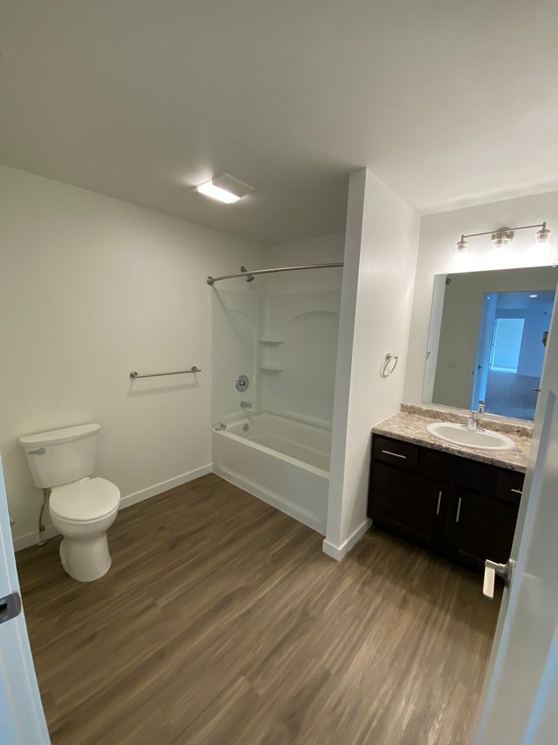 Leewood Apartments Bathroom