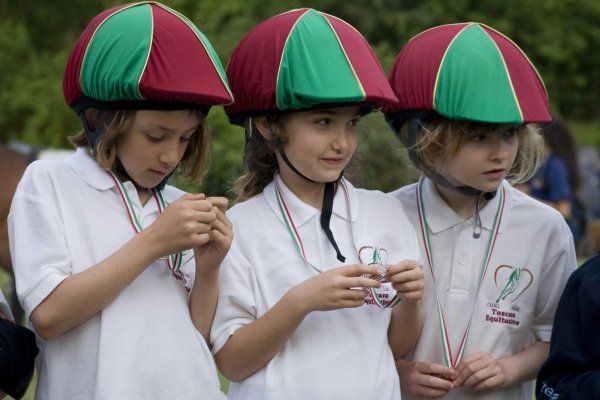 consegna medaglie bambini