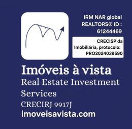 Blue real estate logo and ad for “Imóveis à vista” with website and license details