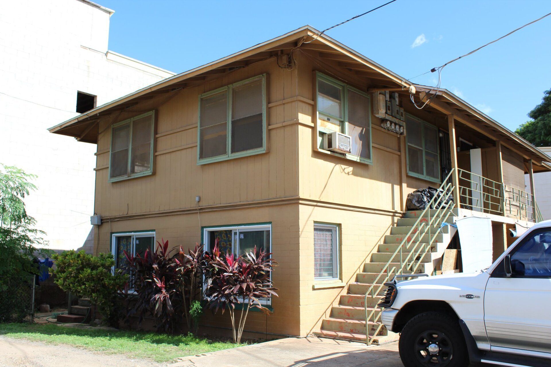 Large House With Stairs — Mililani, HI — Tachibana Painting
