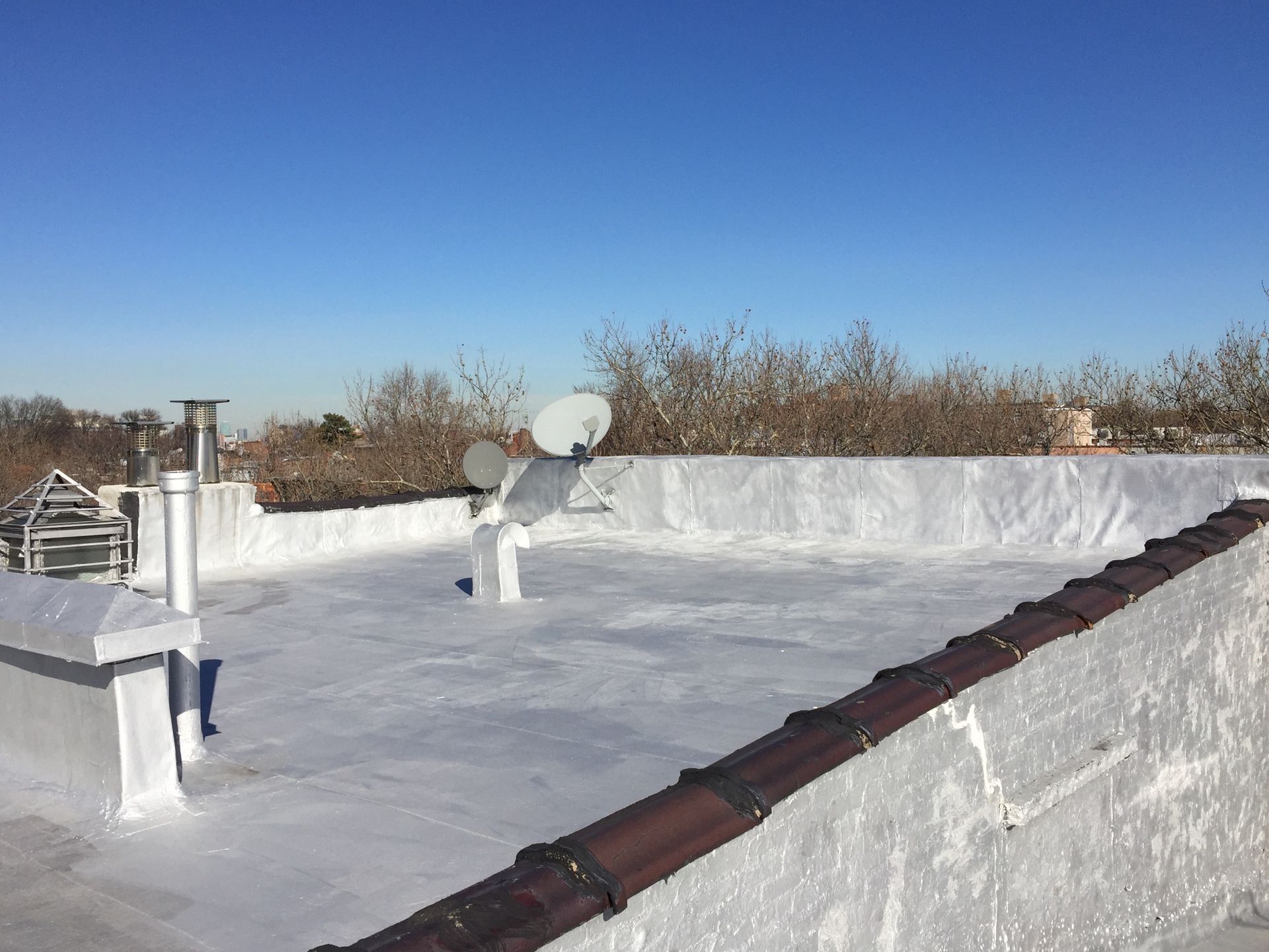 Looking at a coated flat membrane roof | Flat Roofing Experts | Albuquerque, NM 
