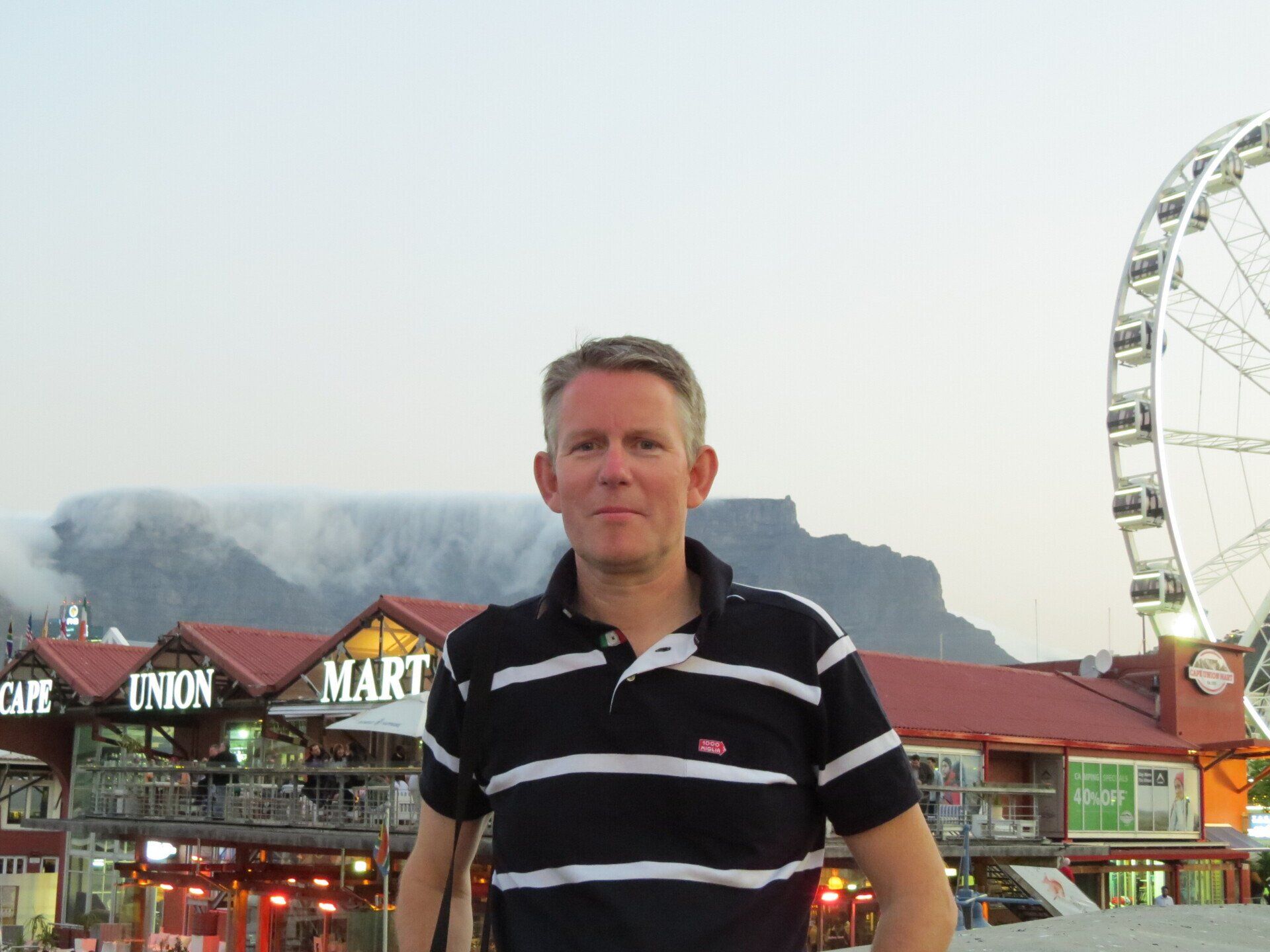 foto Bart bij de waterfront kaapstad