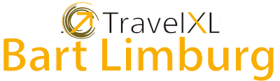 Logo voor TravelXL Bart Limburg: goudkleurige en grijze tekst, rond pictogram met pijl.