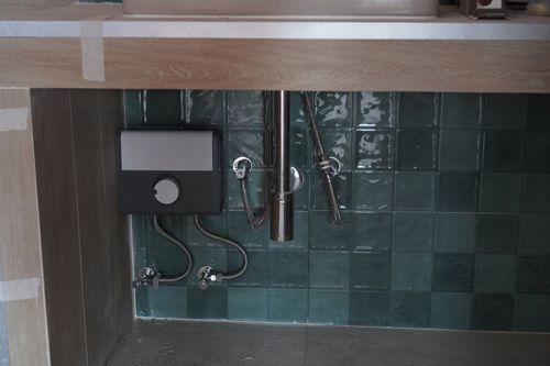 A sink with a faucet underneath it in a bathroom.