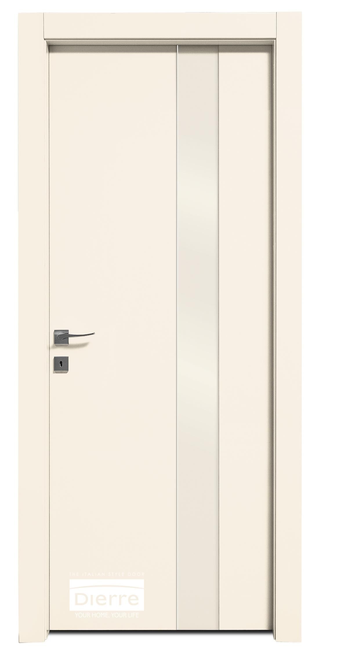 Porta interna color crema con maniglia argentata e pannello in vetro satinato.
