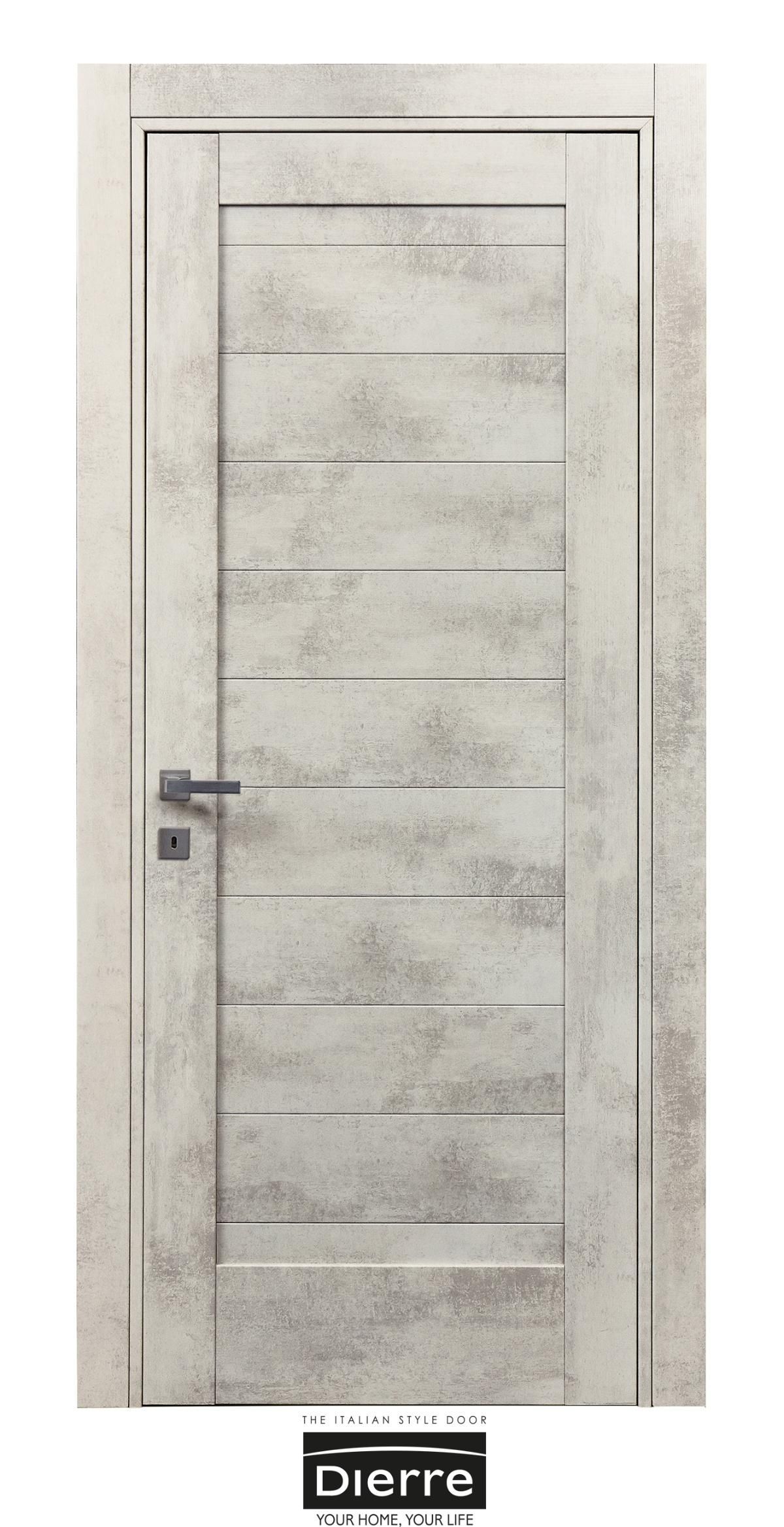 Porta interna con pannelli bianchi, maniglia argentata e logo Dierre nella parte inferiore.