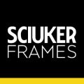 Logo SCIUKER FRAMES in bianco su sfondo nero con una barra gialla in basso.