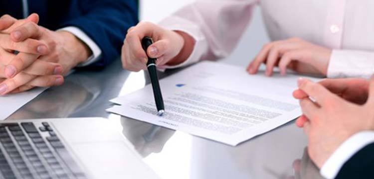 Elaboramos e revisamos contratos de forma a proteger os interesses de nossos clientes, minimizando riscos e garantindo segurança jurídica.