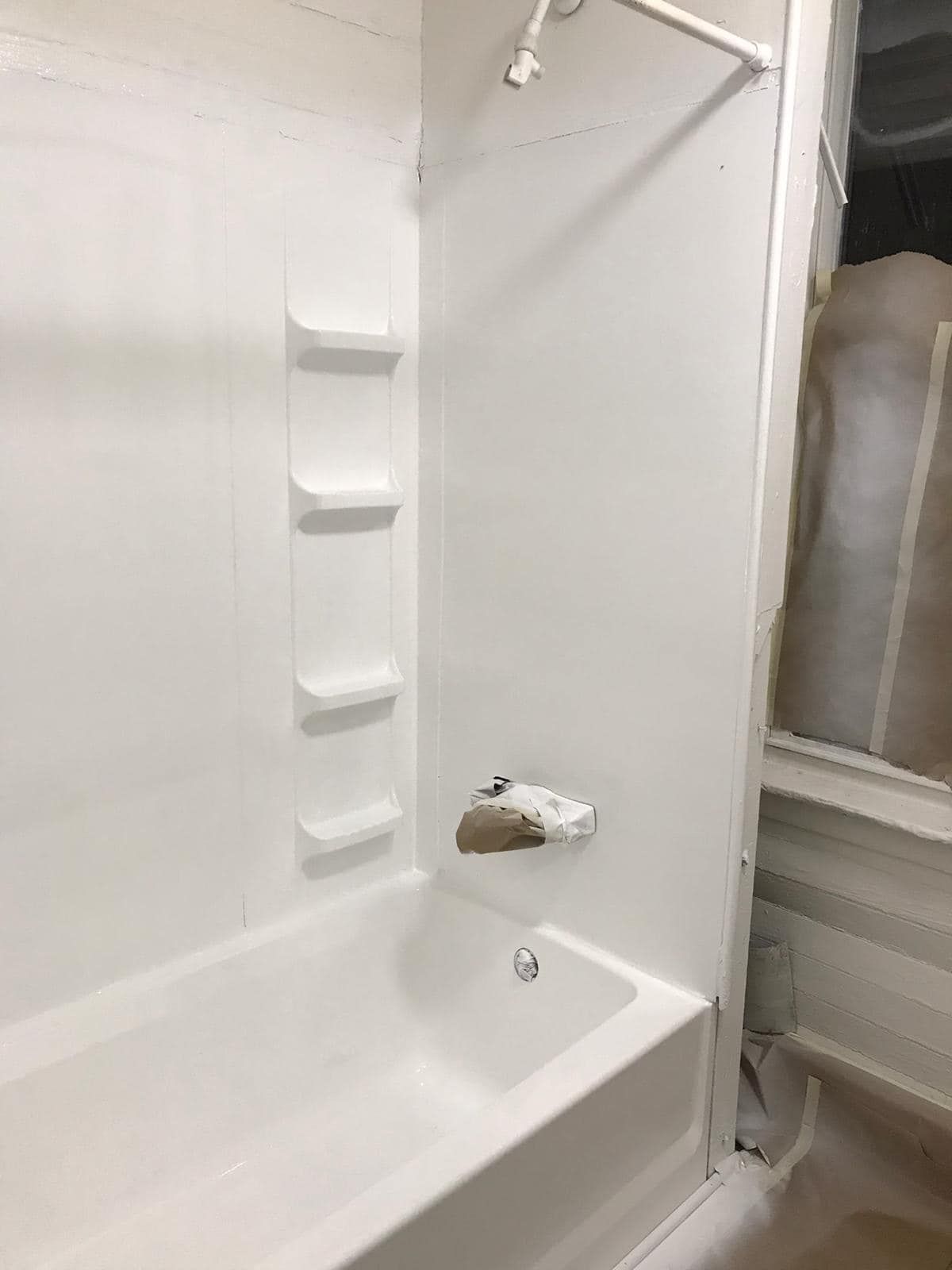 Image of a tub and shower that got refinished in Maryland. 